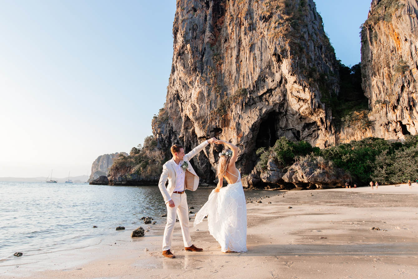 Wedding Couple on the Beach Wedding Couple on the Beach