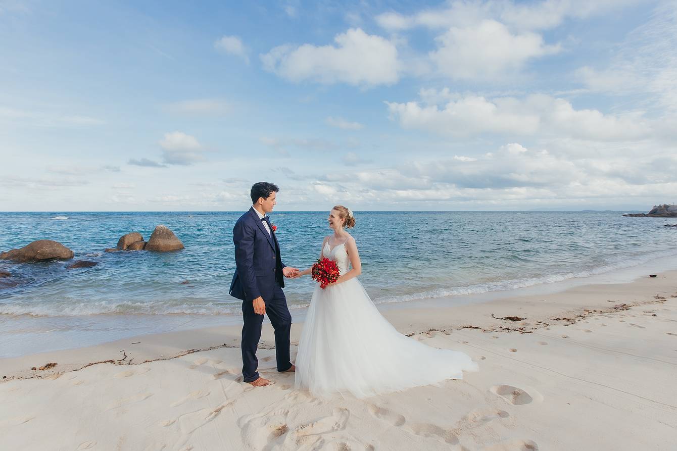 RIESS Wedding: Wedding Couple at the Beach at Koh Samui