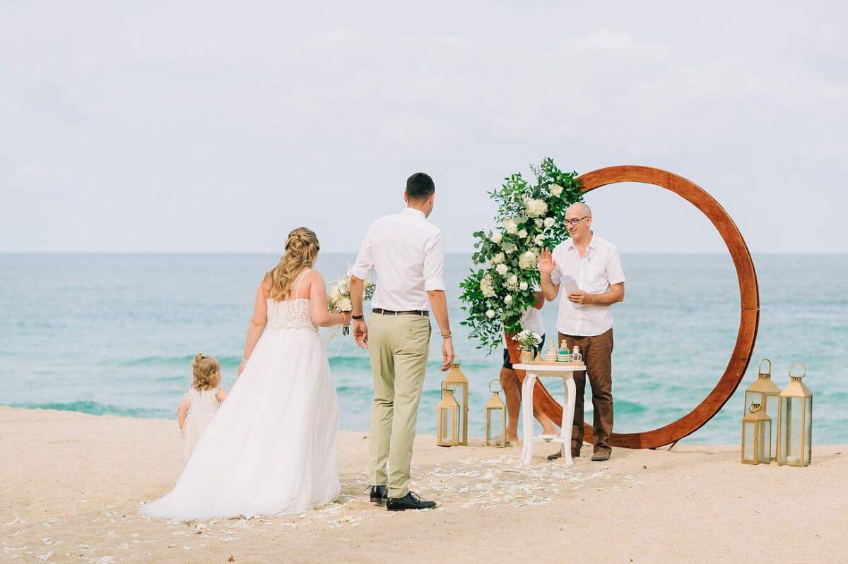 Beach wedding at New Star Beach Resort Koh Samui