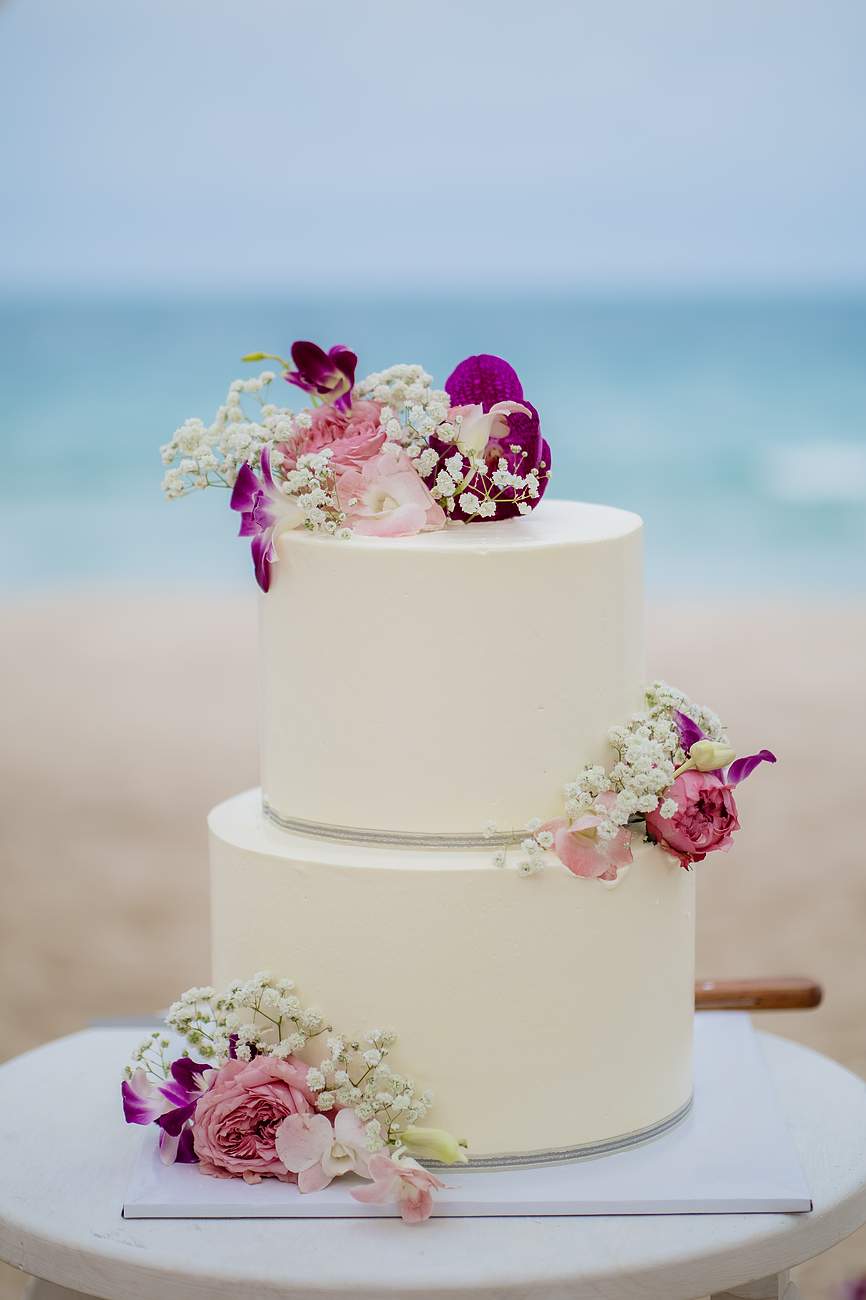 2 tier wedding cake New Star Beach Resort Koh Samui