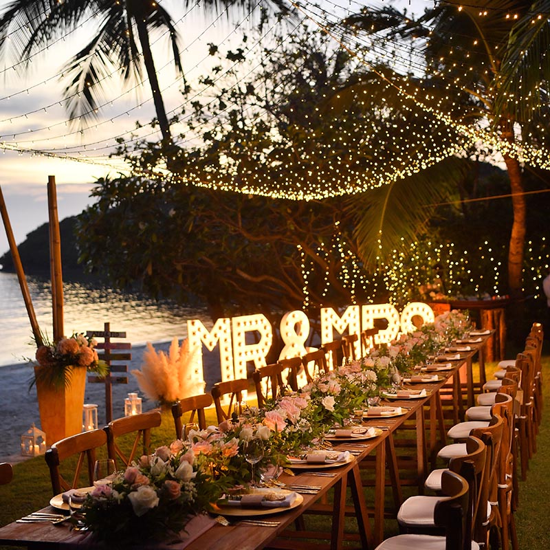Riess Wedding Koh Samui: Dinner Table with romantic fairy light Riess Wedding Koh Samui: Dinner Table with romantic fairy light